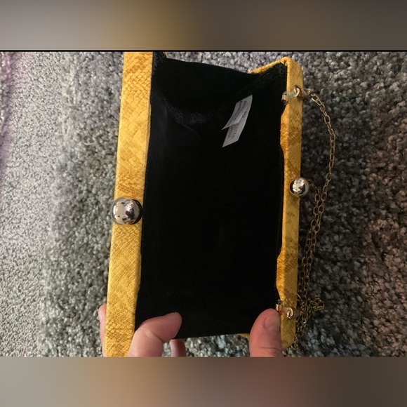 EUC Elegant Yellow Snakeskin Clutch - Picture 2 of 3